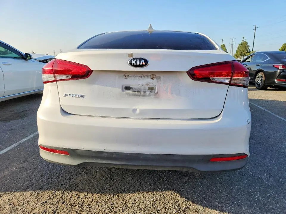 2017 KIA FORTE LX  