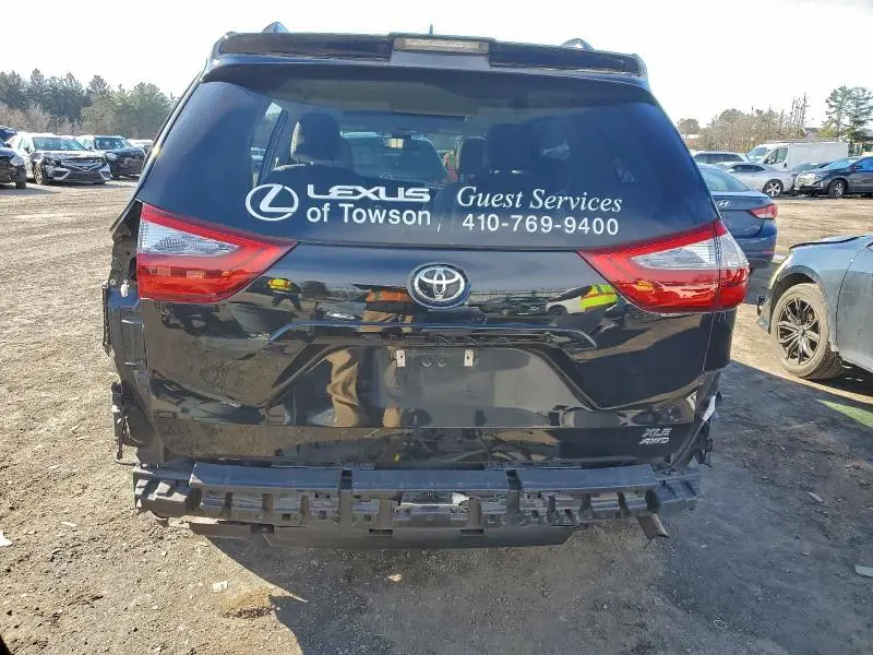 2020 TOYOTA SIENNA XLE  