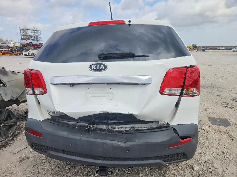 2011 KIA SORENTO LX  