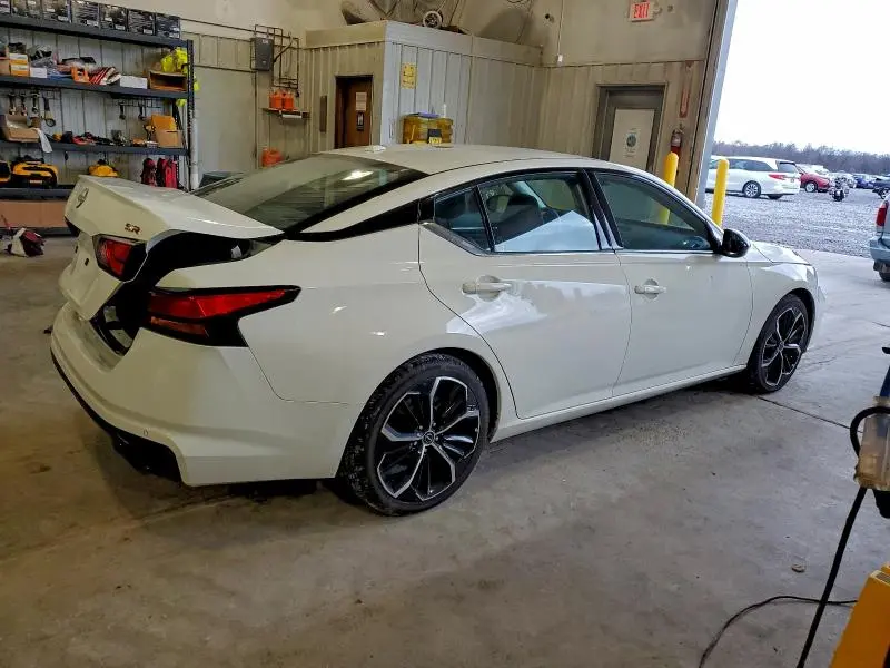 2023 NISSAN ALTIMA SR  