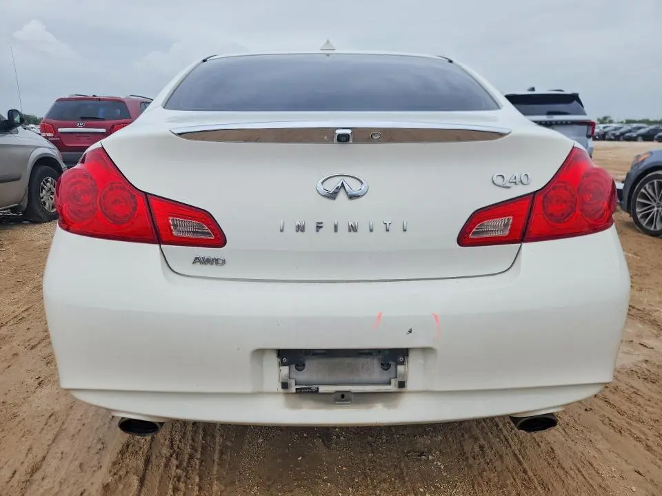 2015 INFINITI Q40 BASE  