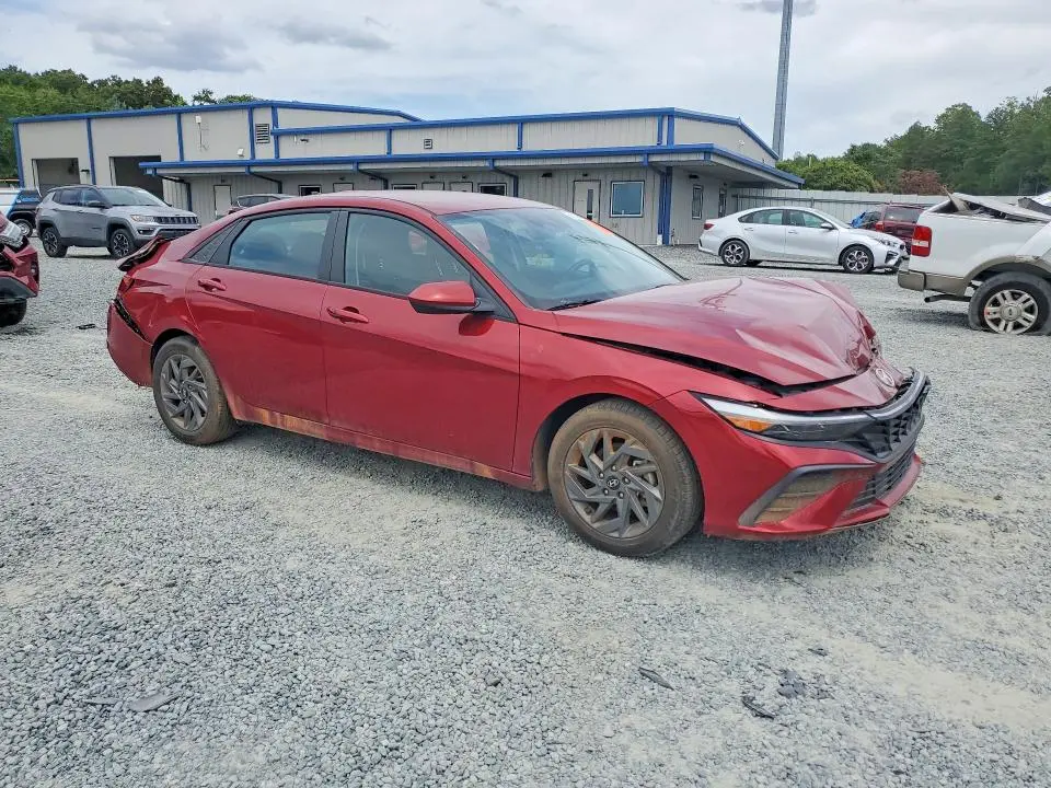 2024 HYUNDAI ELANTRA SEL  
