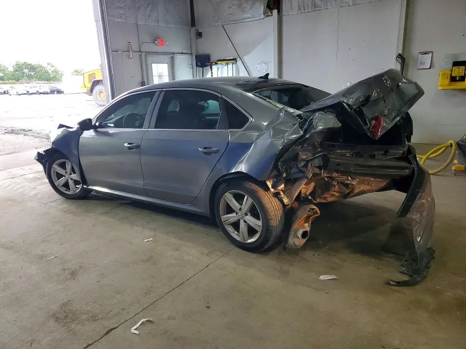 2013 VOLKSWAGEN PASSAT SE  
