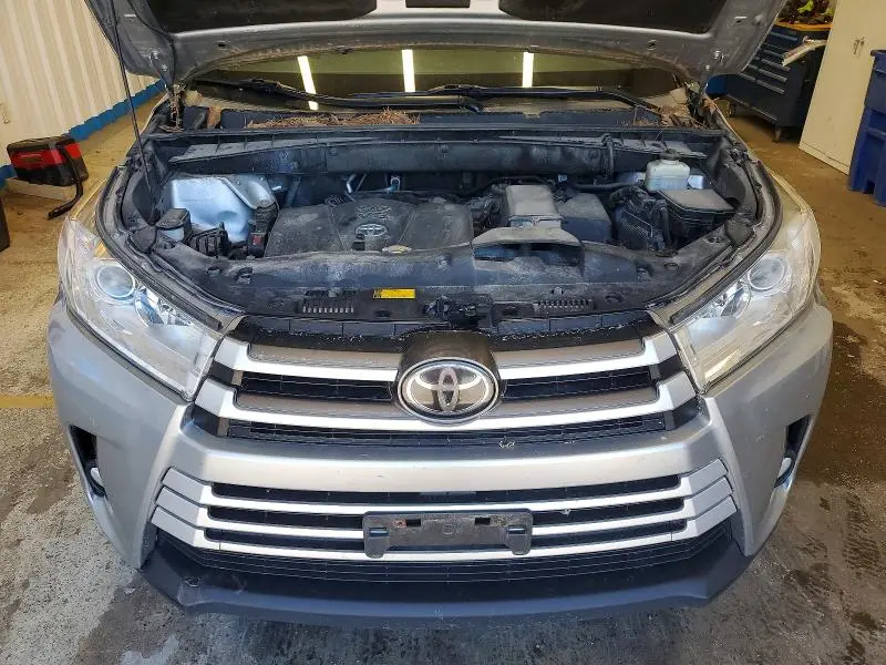 2017 TOYOTA HIGHLANDER XLE  