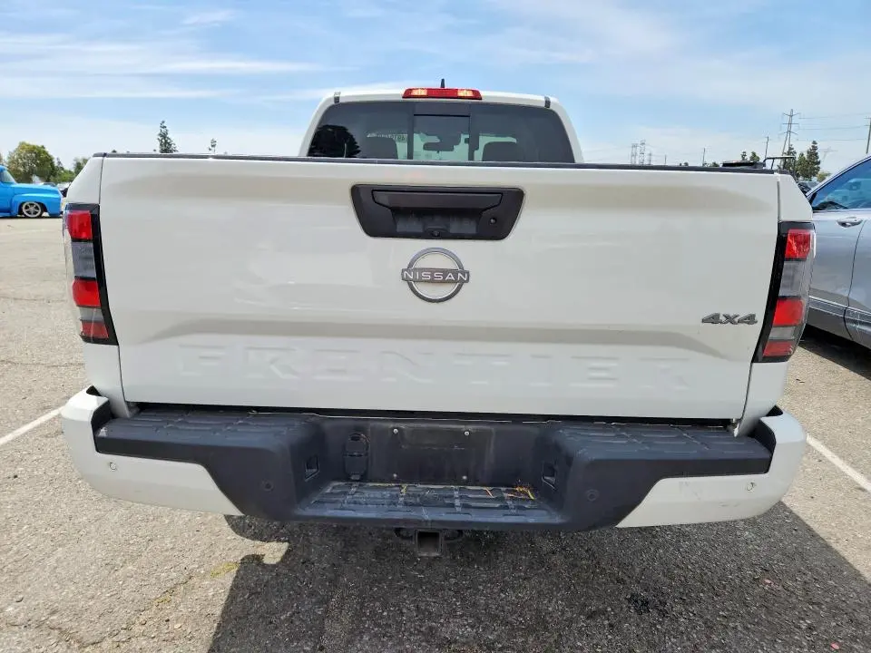 2025 NISSAN FRONTIER SV  