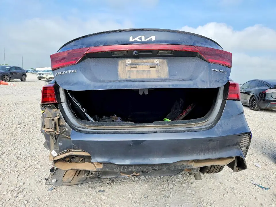 2024 KIA FORTE GT LINE  