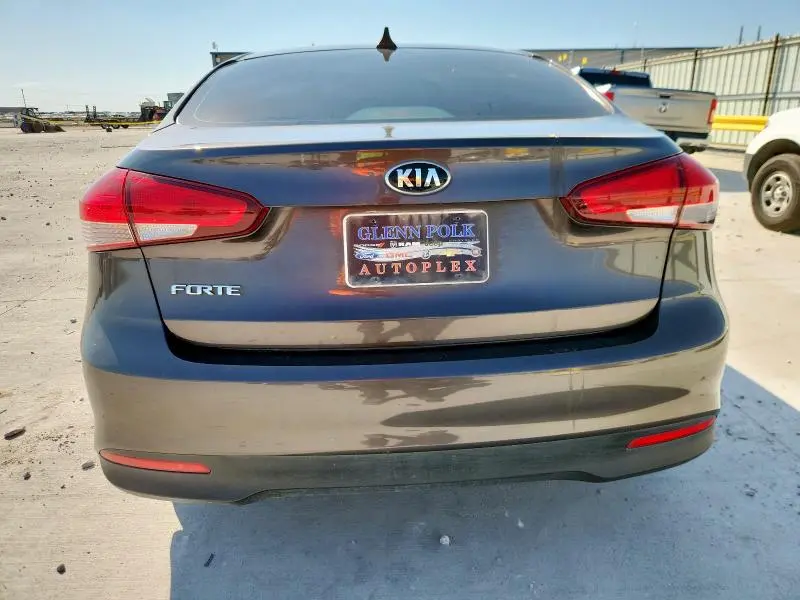 2017 KIA FORTE LX  