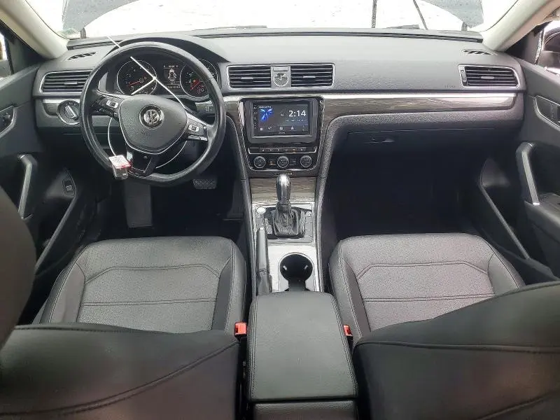 2017 VOLKSWAGEN PASSAT SE  