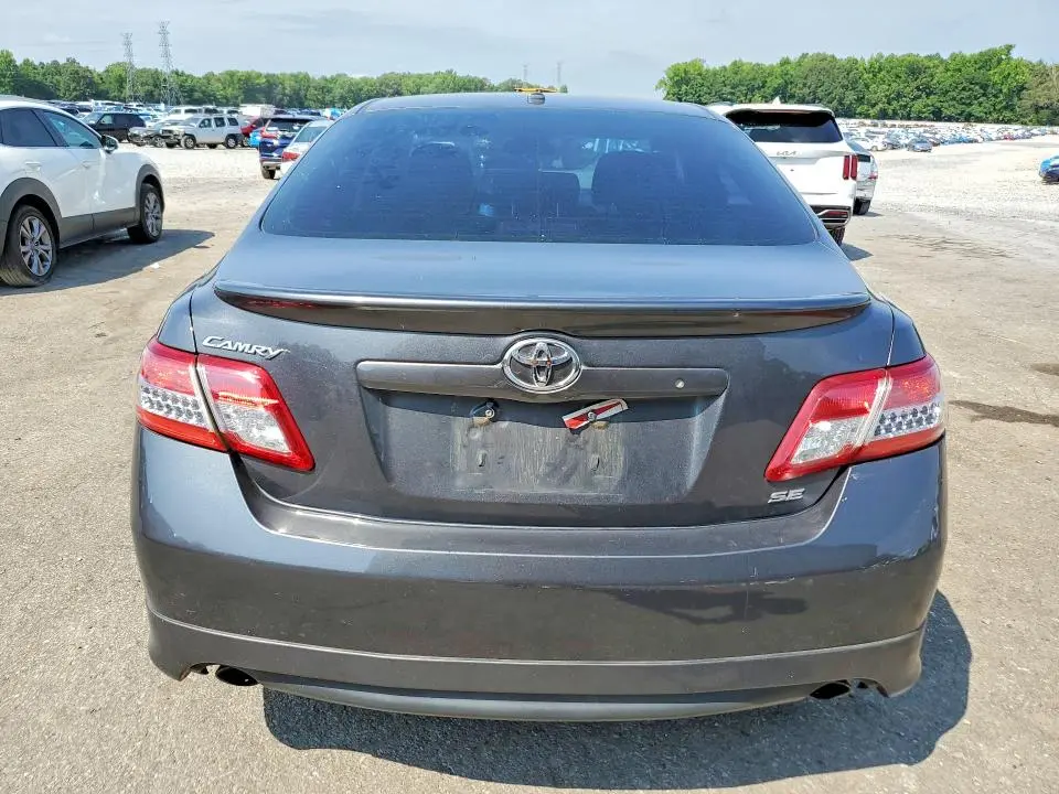 2011 TOYOTA CAMRY SE  
