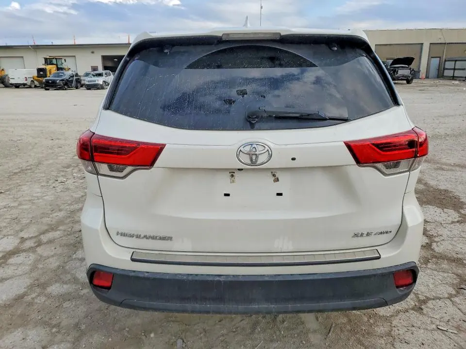 2017 TOYOTA HIGHLANDER XLE  