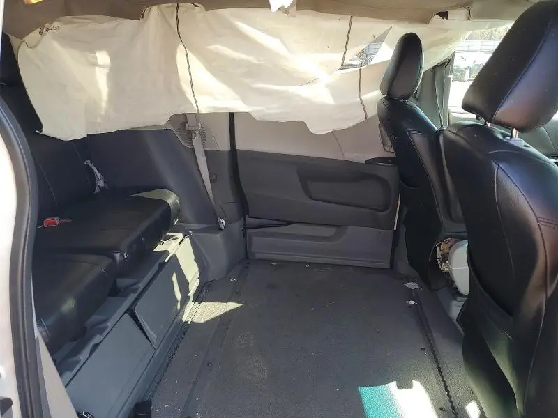 2015 TOYOTA SIENNA LE MOBILITY 7-PASSENGER  