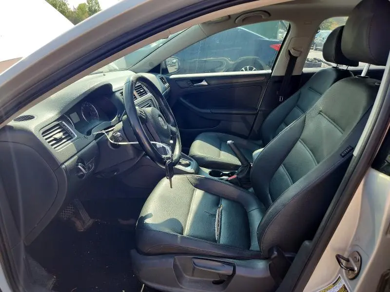 2012 VOLKSWAGEN JETTA SE  