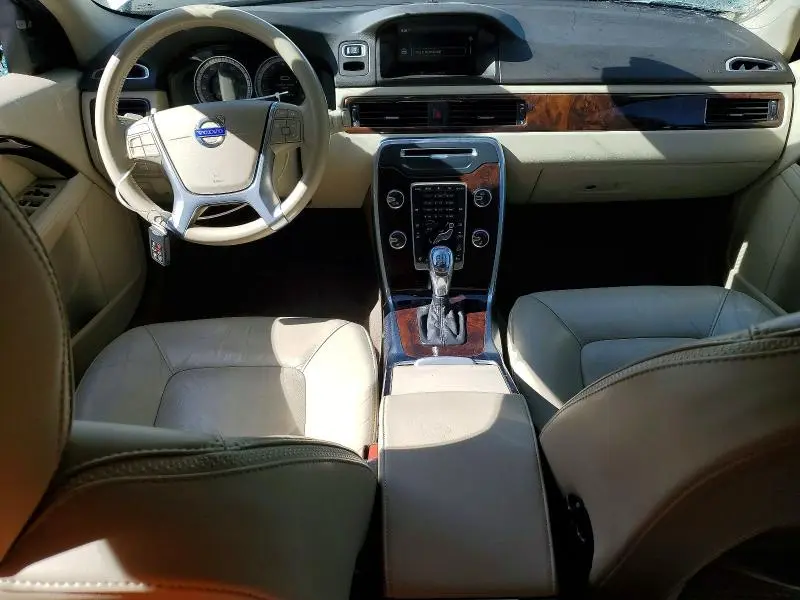 2013 VOLVO XC70 3.2  