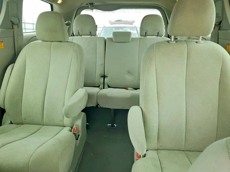 2011 TOYOTA SIENNA BASE  