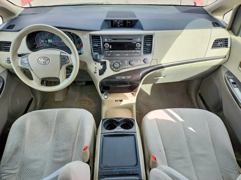 2011 TOYOTA SIENNA LE  
