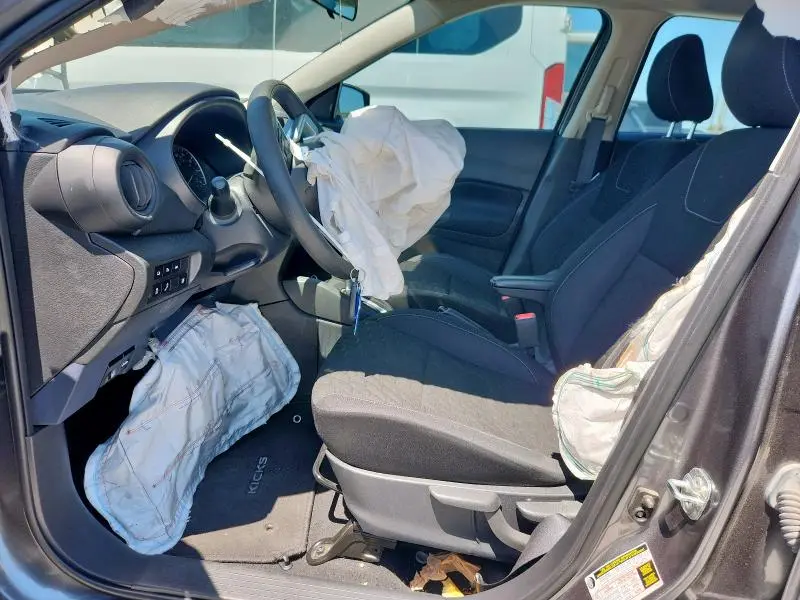 2021 NISSAN KICKS S  