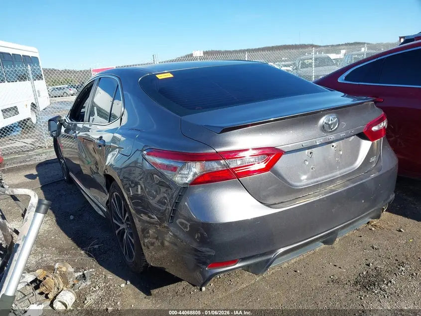 2018 TOYOTA CAMRY SE