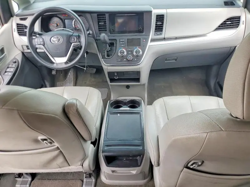 2016 TOYOTA SIENNA LE  