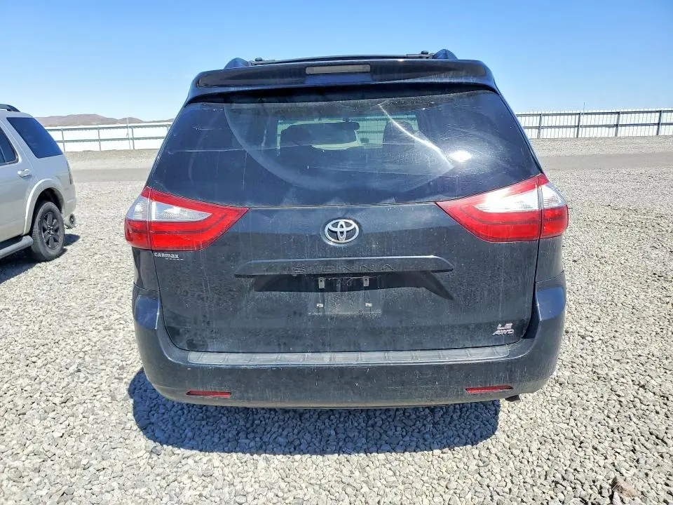 2017 TOYOTA SIENNA LE  