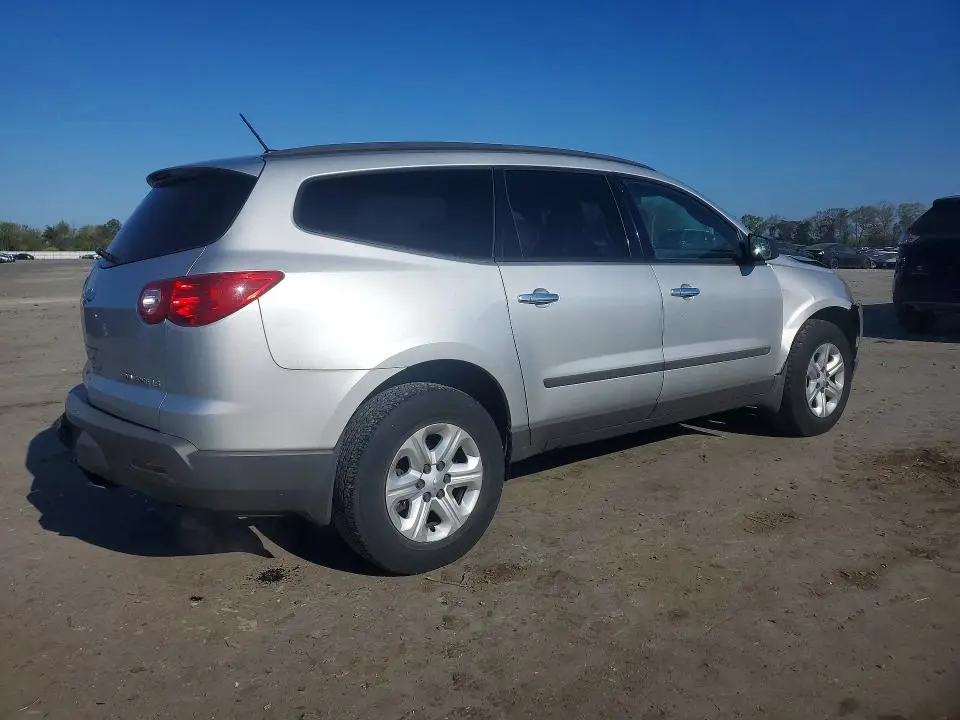 2010 CHEVROLET TRAVERSE LS  
