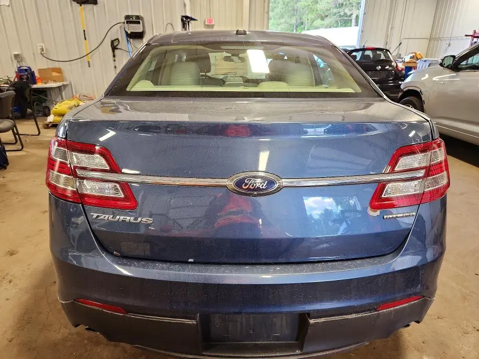 2018 FORD TAURUS SE  