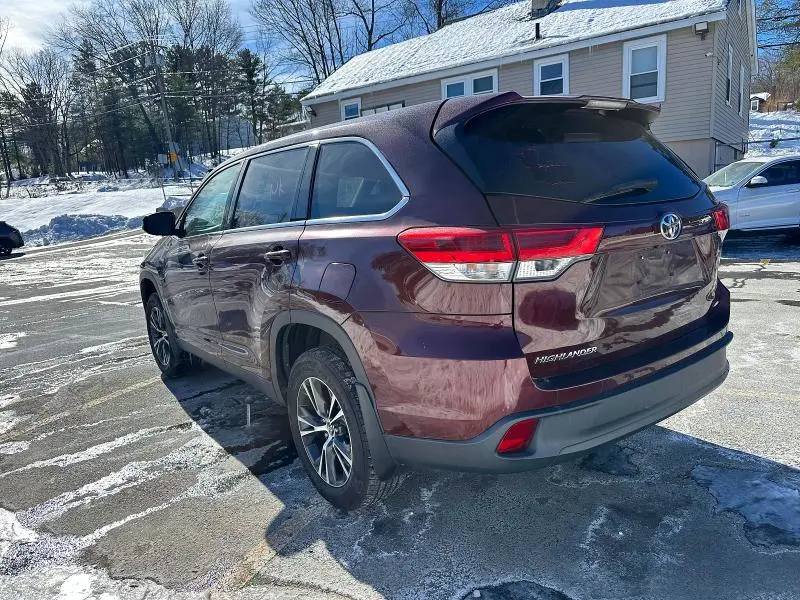 2019 TOYOTA HIGHLANDER LE  