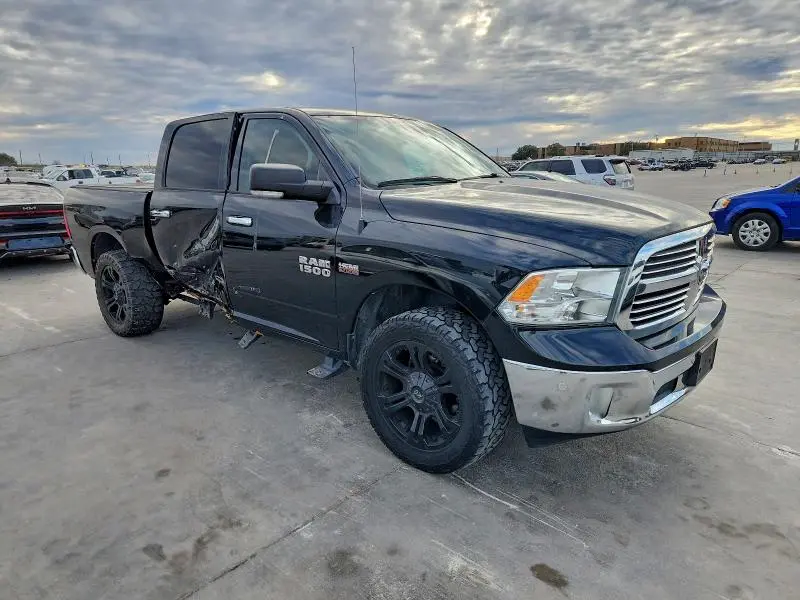 2016 RAM 1500 SLT  