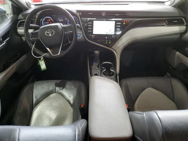 2020 TOYOTA CAMRY XLE  
