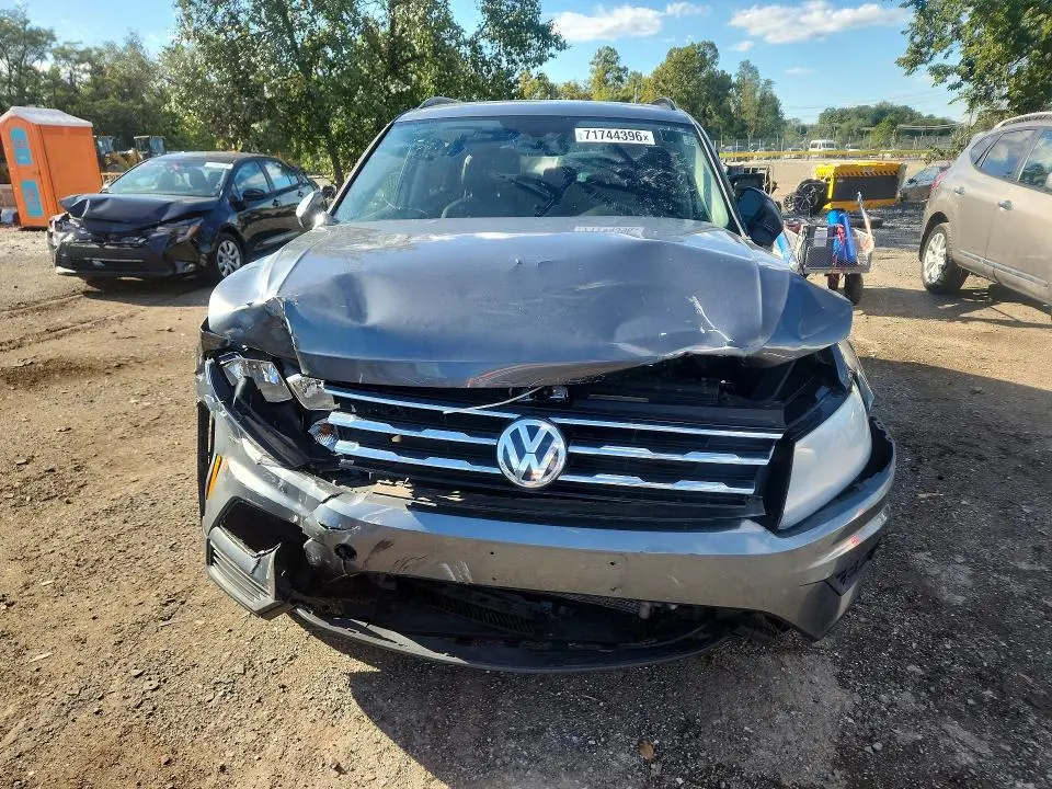 2021 VOLKSWAGEN TIGUAN SE  