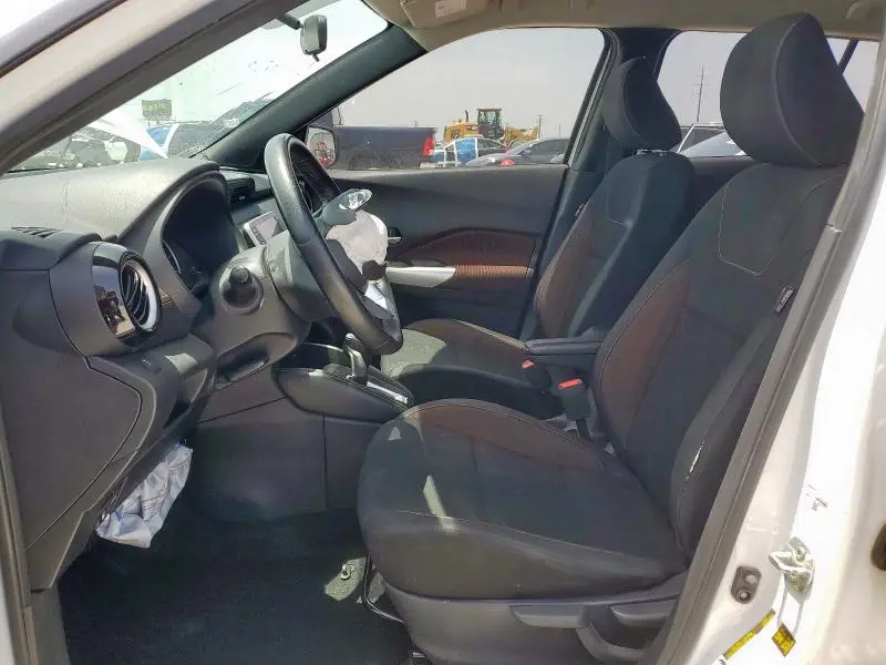 2019 NISSAN KICKS S  