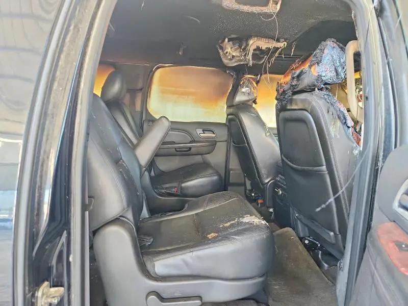 2011 CADILLAC ESCALADE ESV PREMIUM  