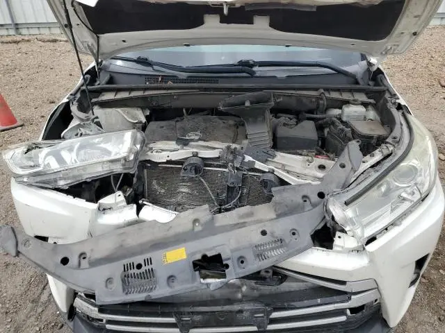 2019 TOYOTA HIGHLANDER SE  