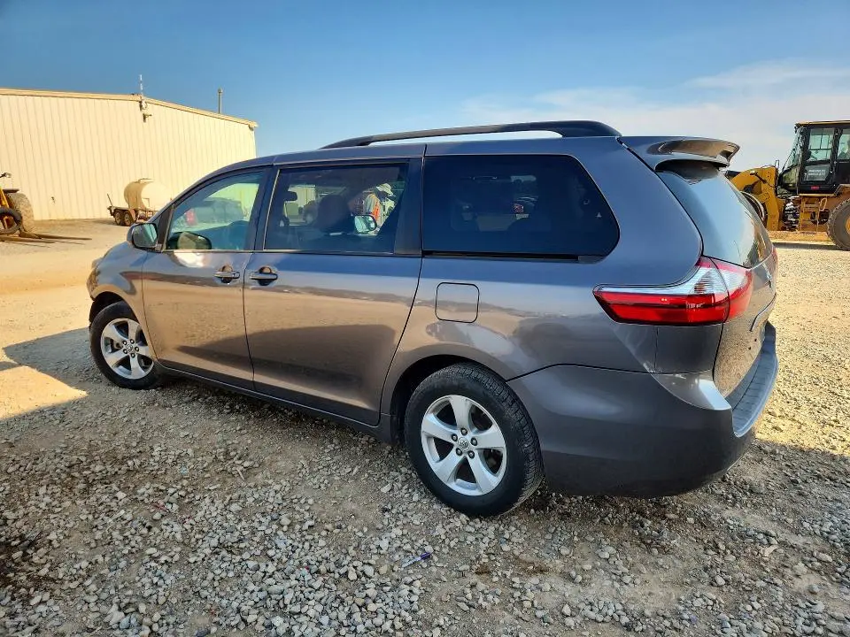 2017 TOYOTA SIENNA LE  