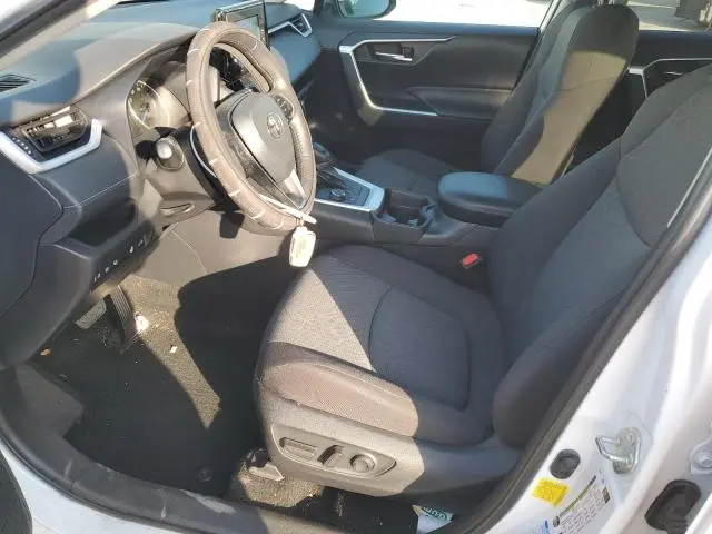 2021 TOYOTA RAV4 XLE  