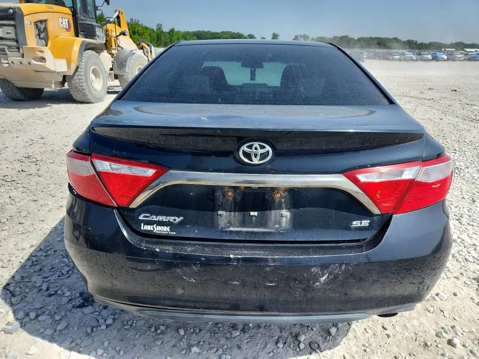 2015 TOYOTA CAMRY SE  