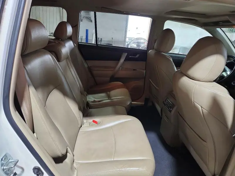 2012 TOYOTA HIGHLANDER SE  