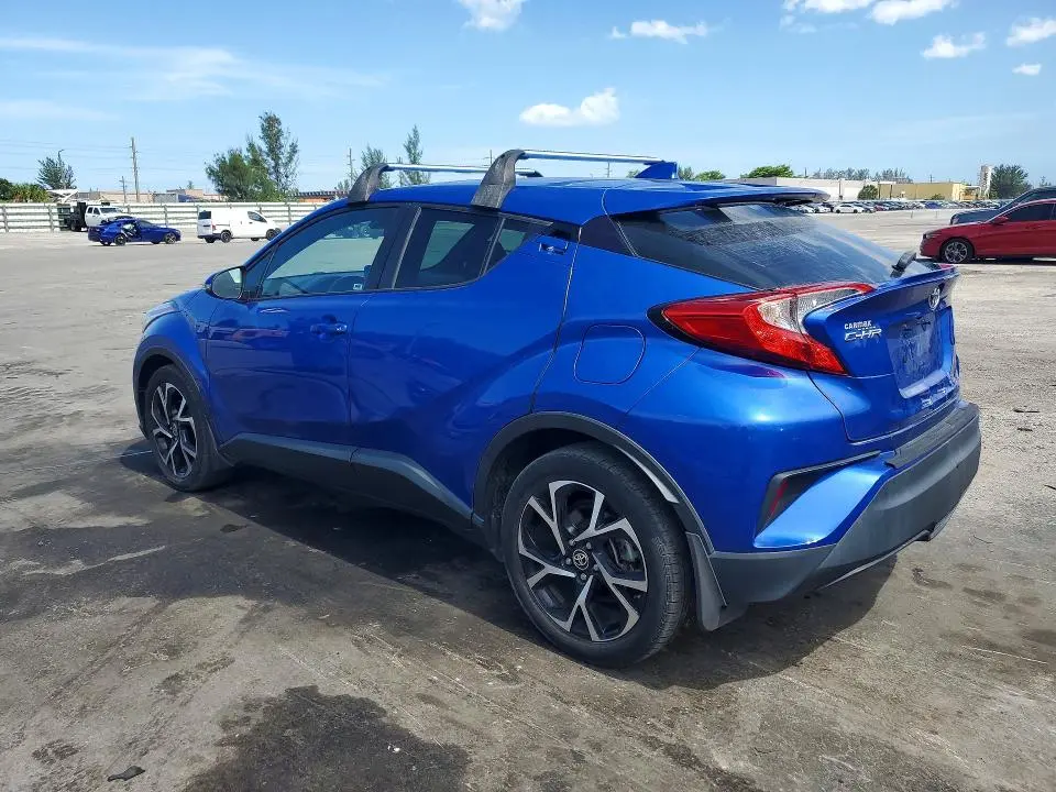 2022 TOYOTA C-HR XLE  