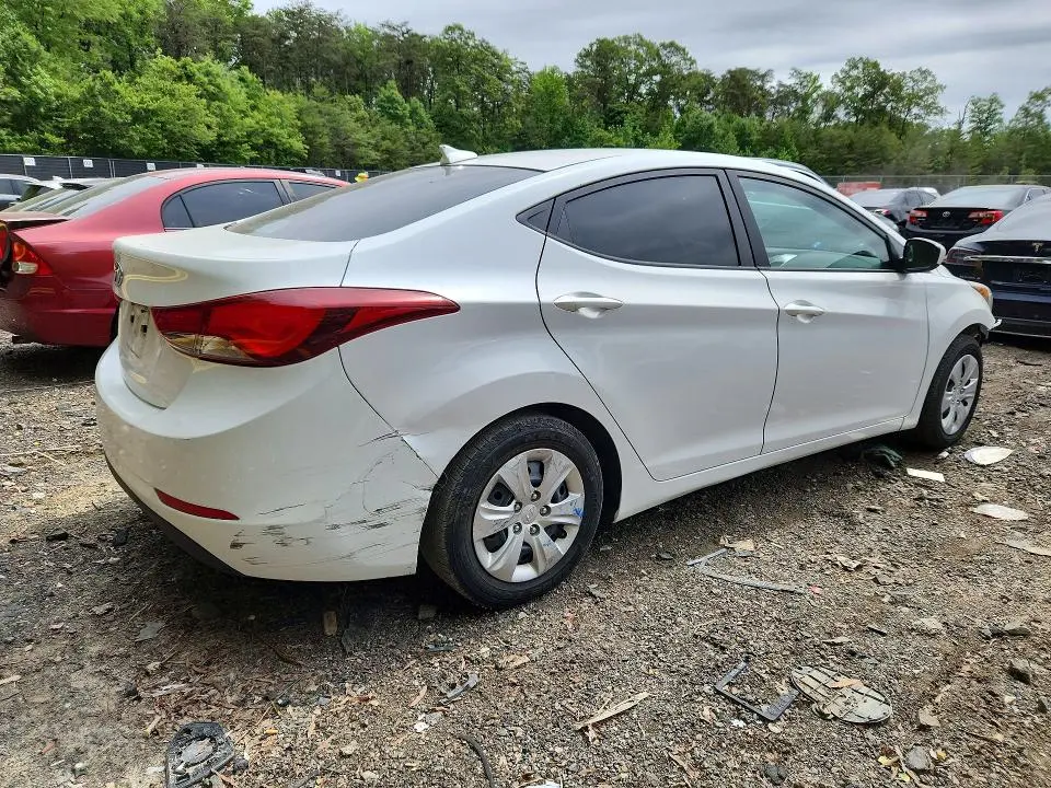 2016 HYUNDAI ELANTRA SE  