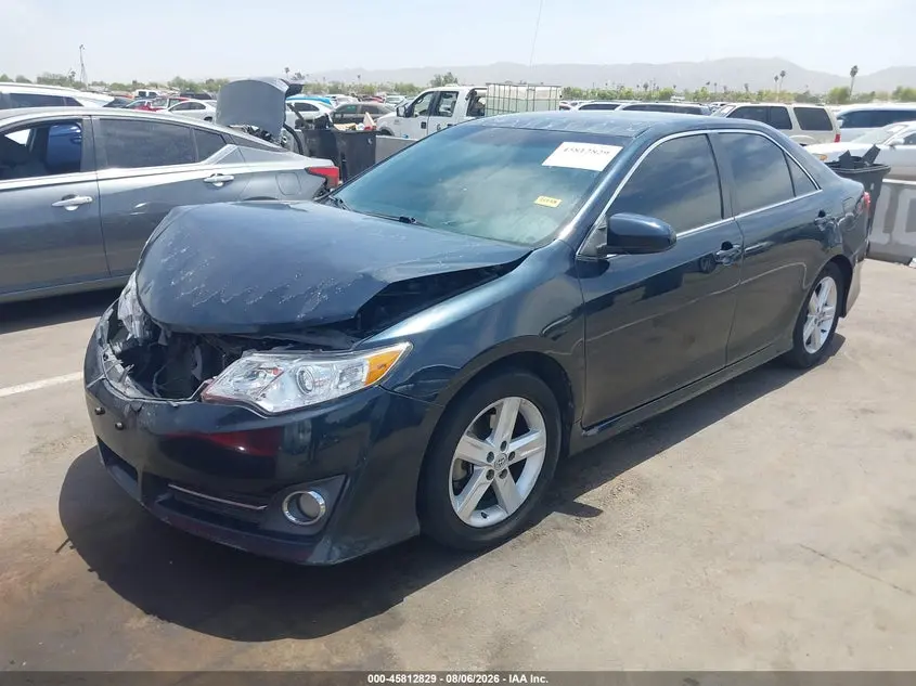 2014 TOYOTA CAMRY SE