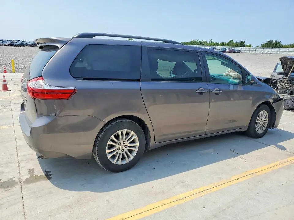 2015 TOYOTA SIENNA XLE 8-PASSENGER  