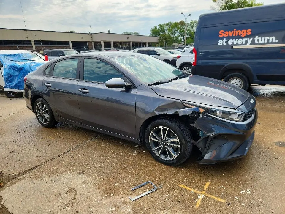 2023 KIA FORTE LXS  