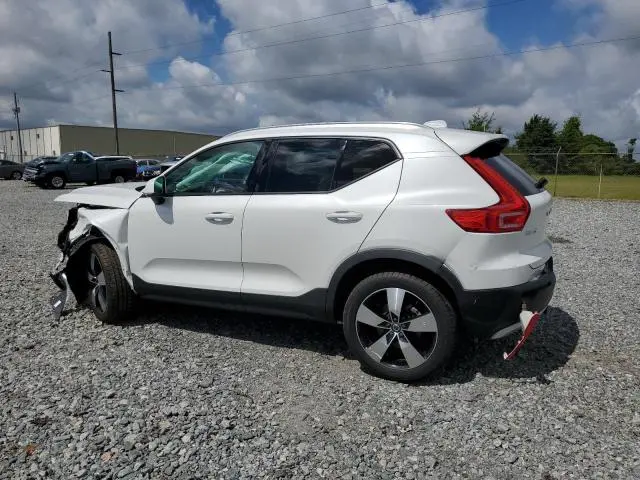 2022 VOLVO XC40 T5 MOMENTUM  
