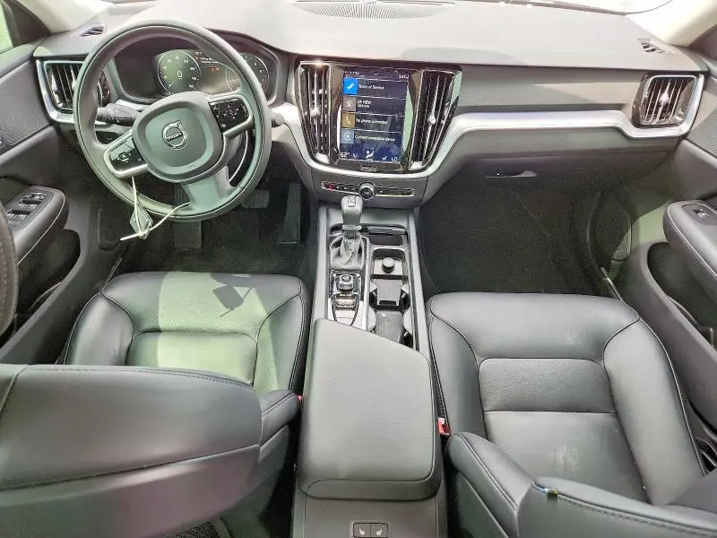 2020 VOLVO S60 T6 MOMENTUM  