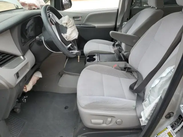 2020 TOYOTA SIENNA LE  