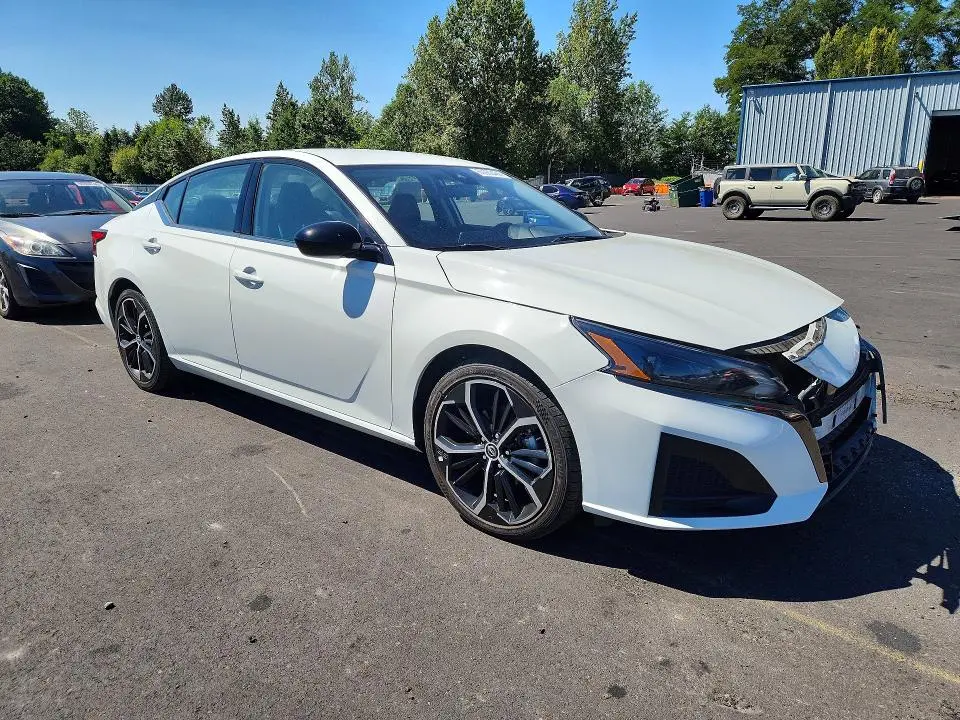 2023 NISSAN ALTIMA SR  