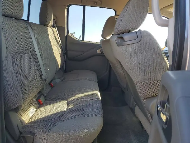 2014 NISSAN FRONTIER S  