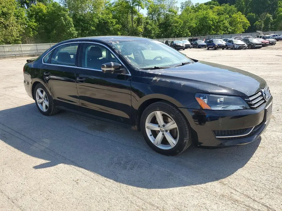 2013 VOLKSWAGEN PASSAT SE  