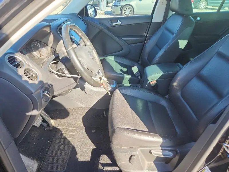 2011 VOLKSWAGEN TIGUAN S  