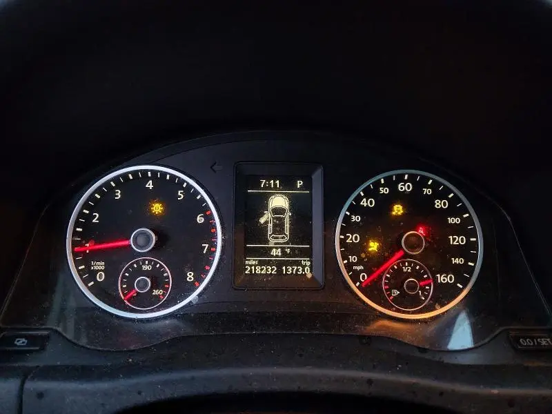 2010 VOLKSWAGEN TIGUAN SE  