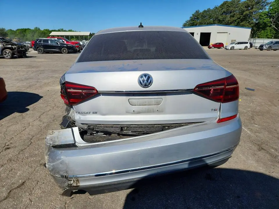 2018 VOLKSWAGEN PASSAT   